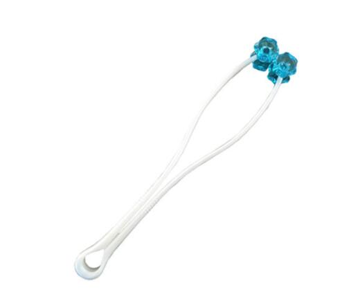 The lumassager the magic cat's thin face and legs massage themassager